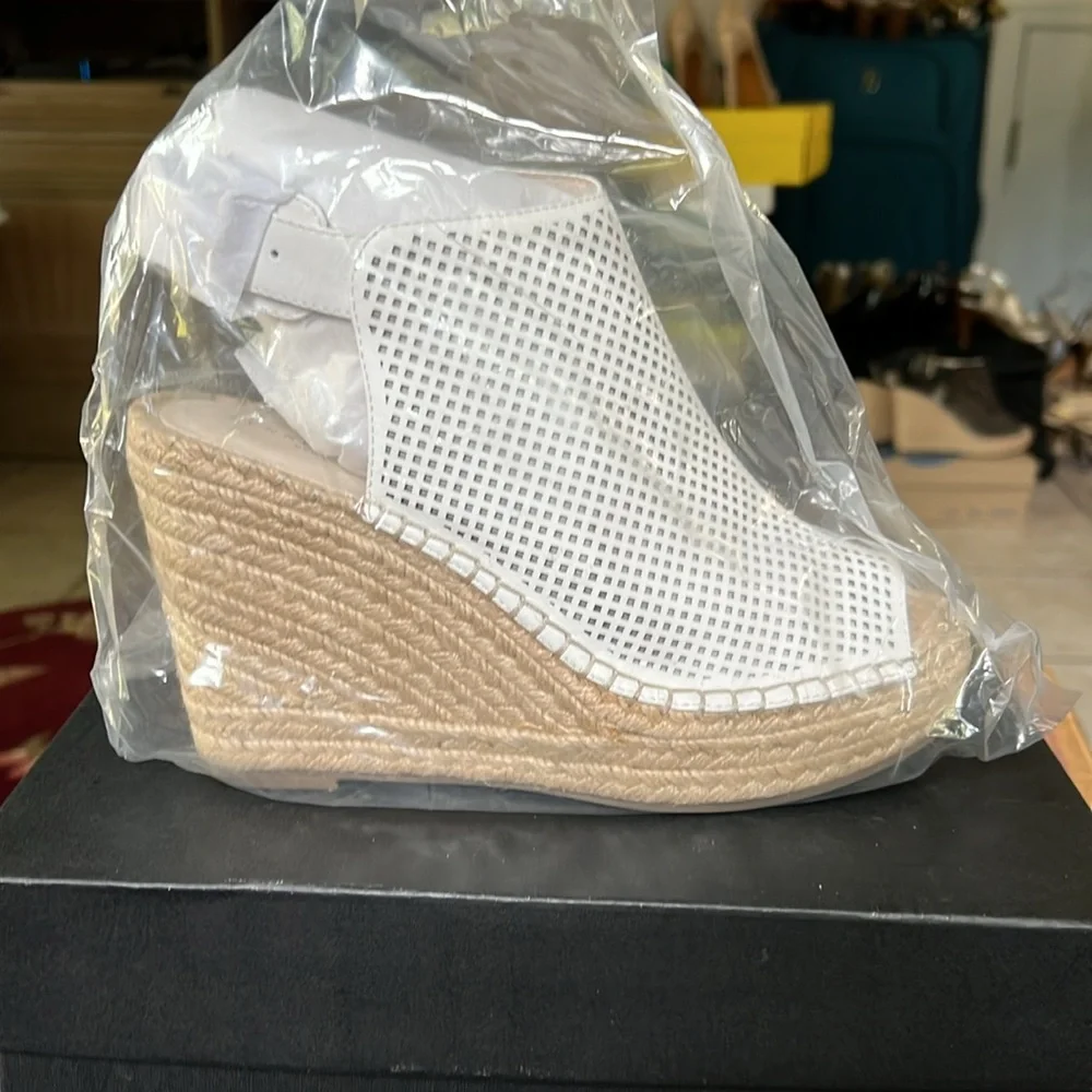 Kennth Cole New York Olivia Perforated Espadrille Wedge in White Sz 8 New - Picture 5 of 13